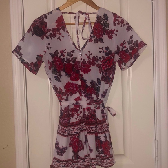 Women’s Size Small Floral Red Romper - Picture 4 of 7